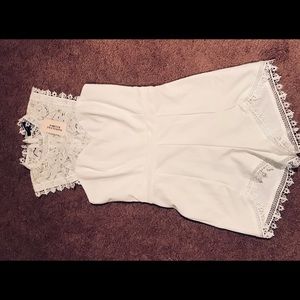 NWT Forever 21 Lace Paneled Ribbed Crepe Romper ✨